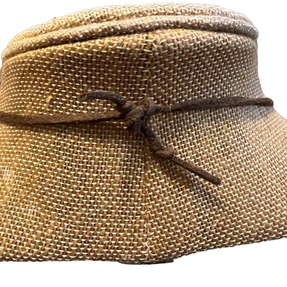 HANDMADE & ECO- FRIENDLY HORN PROTECTIVE CHAIN AND PENDANT - Picture 5 of 8